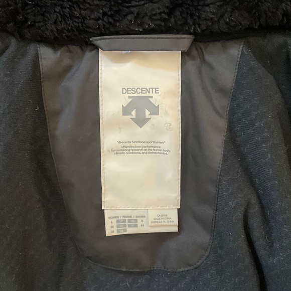 **Descente Ski Jacket with Real Fur Hood** - Picture 6 of 8